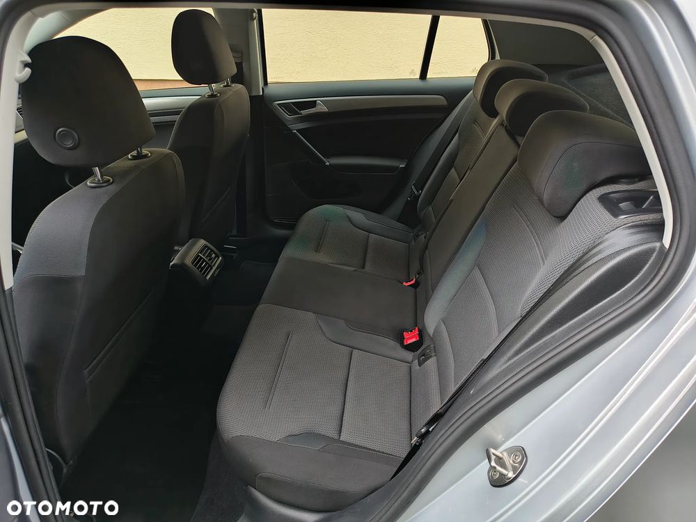 Volkswagen Golf 1.6 TDI BlueMotion Comfortline - 24