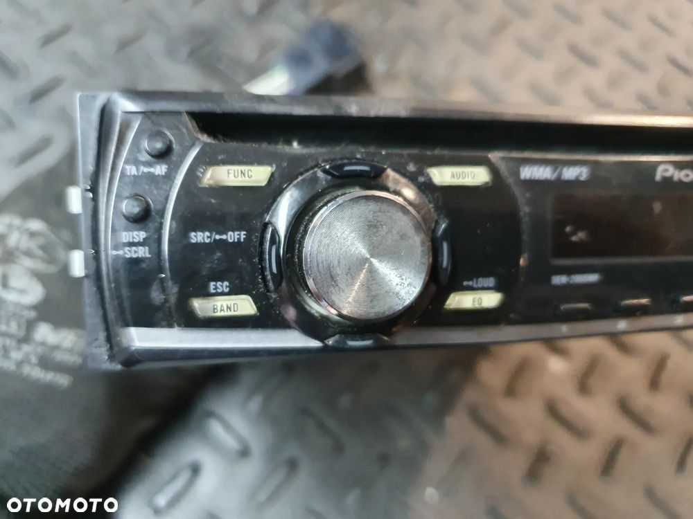 Pioneer DEH-2000MP   Radioodtwarzacz samochodowy Pioneer o mocy wyjściowej 4 x 50 - 2