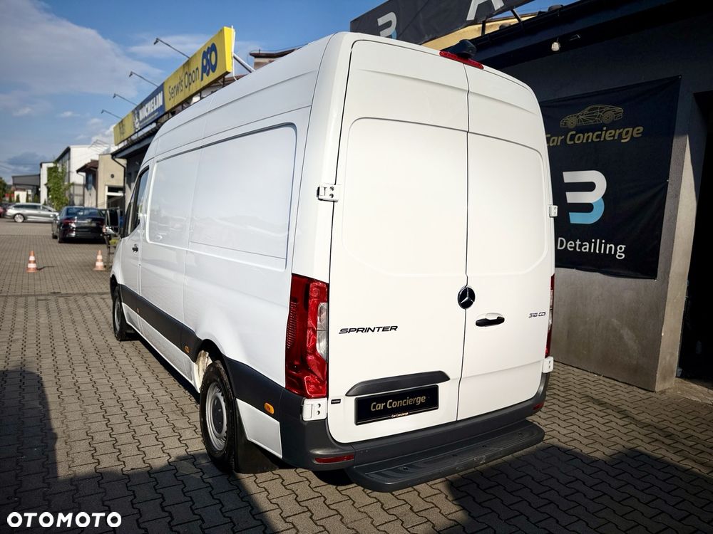 Mercedes-Benz Sprinter - 4