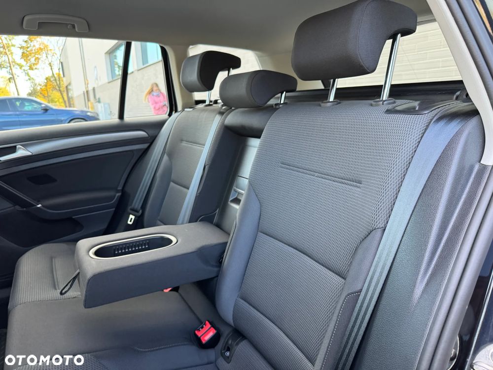 Volkswagen Golf - 25