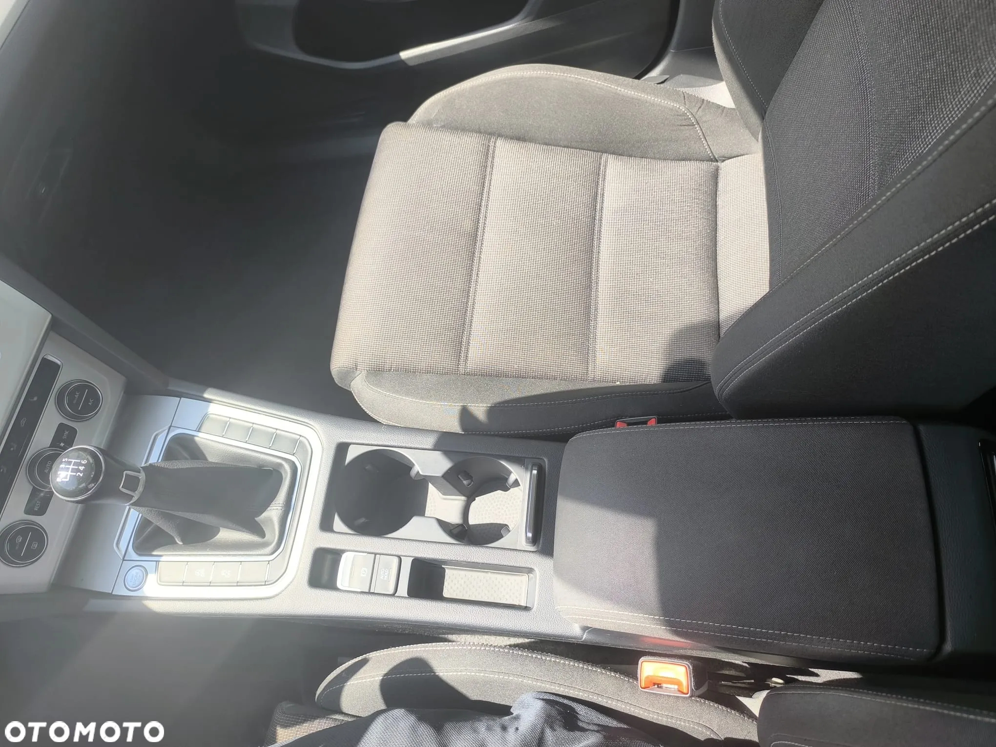 Volkswagen Passat 1.8 TSI BMT Comfortline - 14