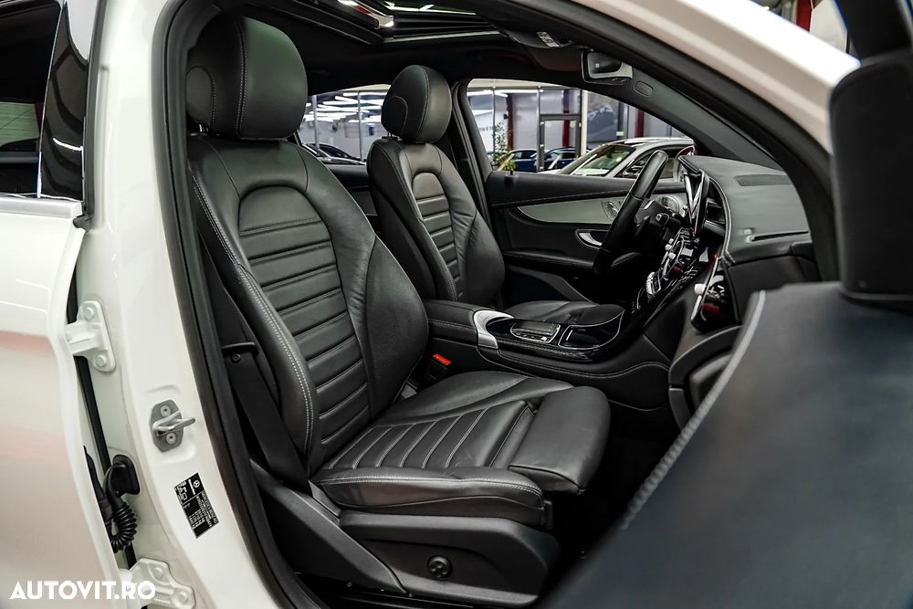 Mercedes-Benz GLC 300 e 4Matic 9G-TRONIC AMG Line - 31