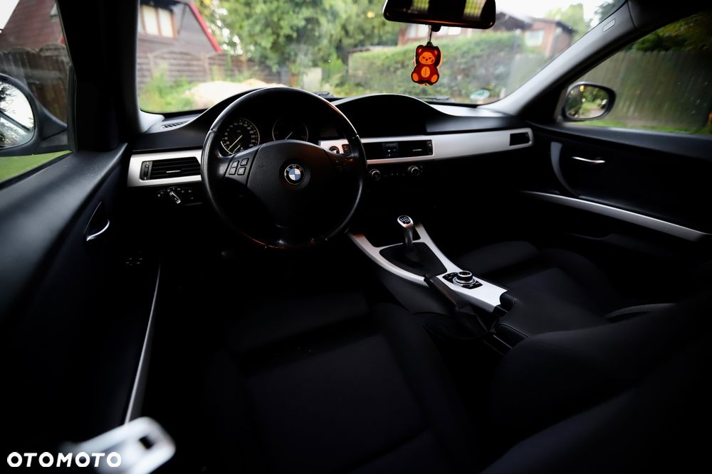 BMW Seria 3 318d - 16