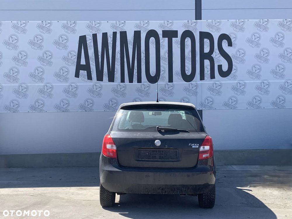 SKODA FABIA 2009 *SAMOCHÓD NA CZĘŚCI* 4578 1Z / F9R  MASKA, LAMPA, DRZWI, LUSTERKO, ZDERZAK, GRILL, BŁOTNIK, KLAPA, BELKA, DESKA, FOTELE, KANAPA, ĆWIARTKA KIEROWNICA, TARCZE, ZACISKI, ZAWIESZENIE, KOMPLETNY PRZÓD, KOMPLETNY TYŁ, LICZNIK, ZEGARY, PRAWE LEWE PRZÓD TYŁ - 2