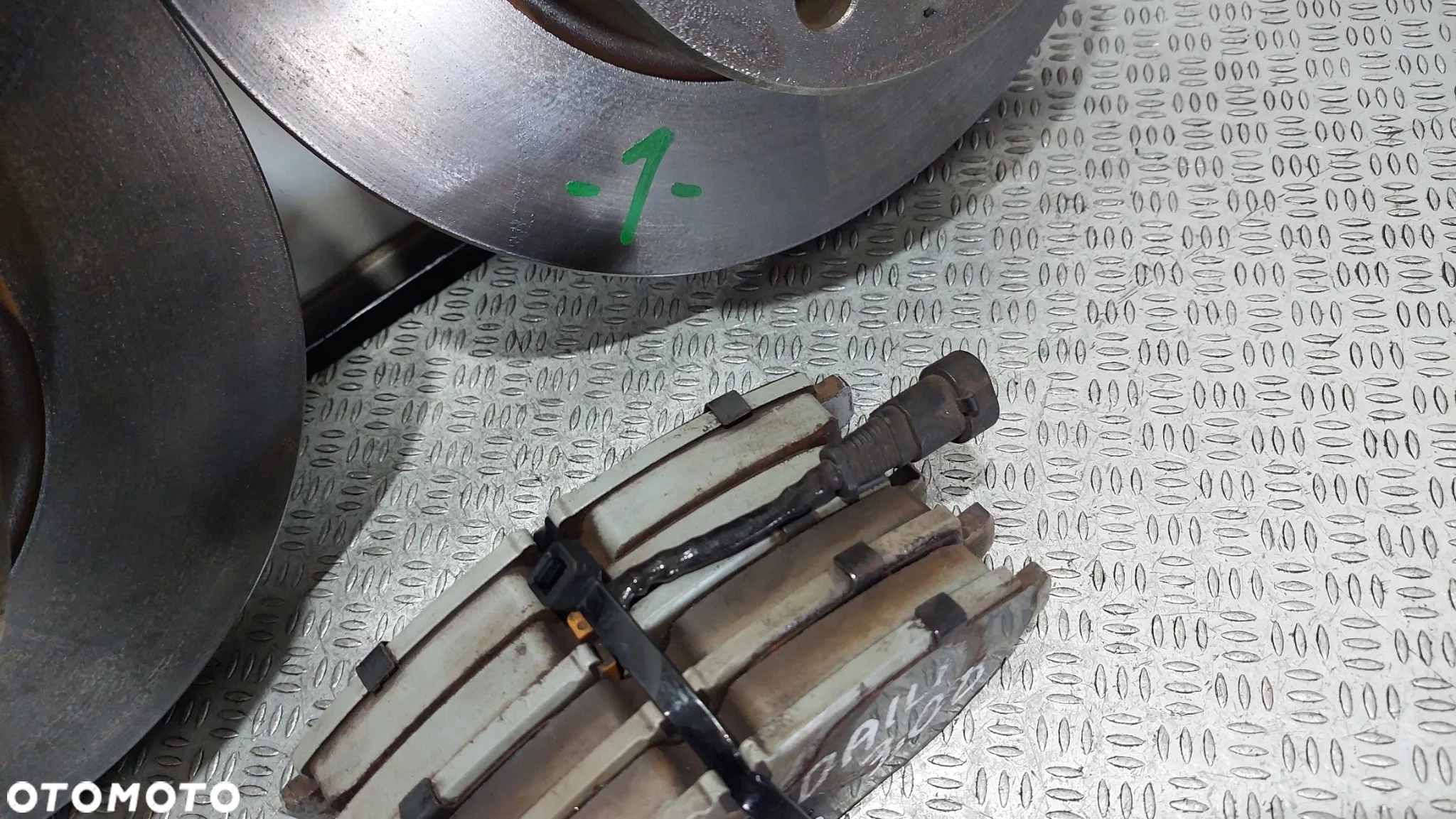 TARCZE HAMULCOWE PRZÓD PLUS KLOCKI IVECO DAILY 3,0 D 180KM KOMPLET ŚREDNICA 29,5cm - 2