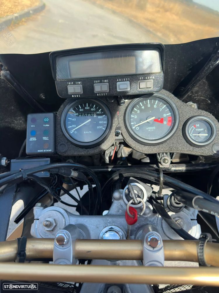 Honda Africa Twin 750 RD07 - 12