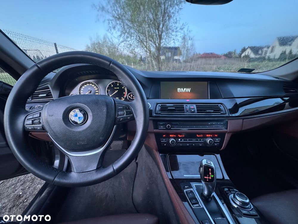 BMW Seria 5 530d xDrive - 10