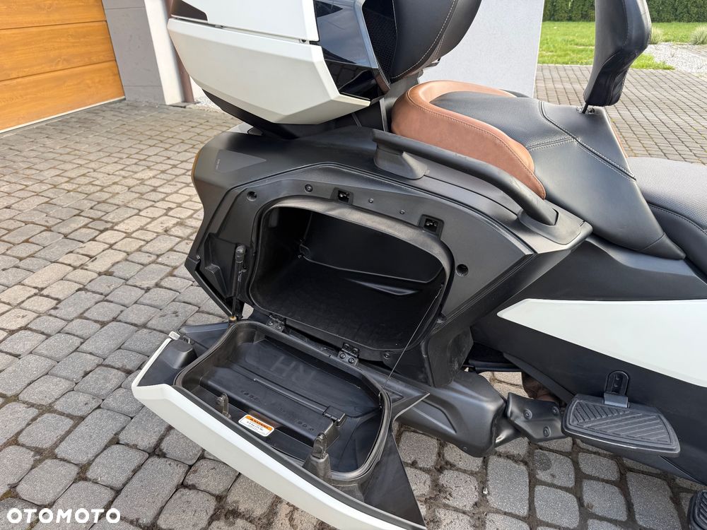 Can-Am Spyder - 18