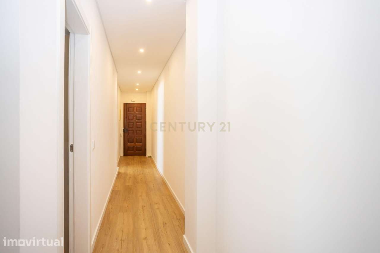 Apartamento T3 Convertido em T2 | Modernizado | Varandas | Garagem Opc - Grande imagem: 4/34