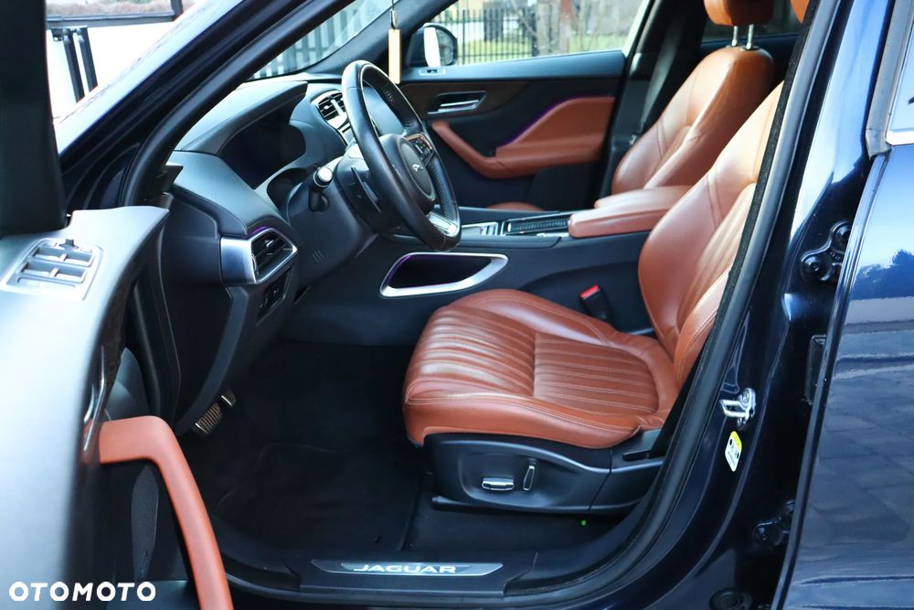 Jaguar F-Pace 25t AWD R-Sport - 7