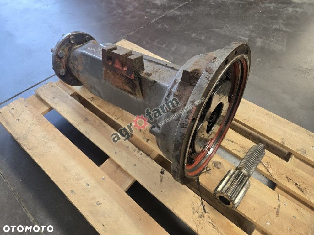 Zwolnica tylna, lewa Renault Ares 546 540 550 - 2