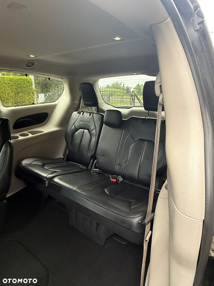 Chrysler Pacifica - 24