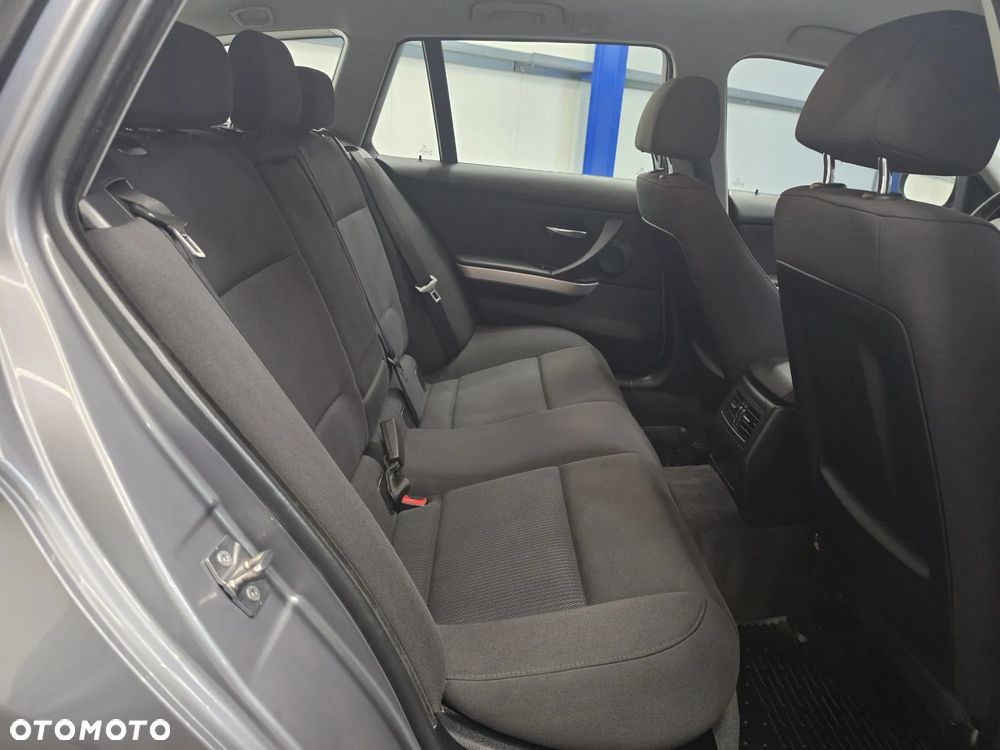 BMW Seria 3 318d DPF - 26