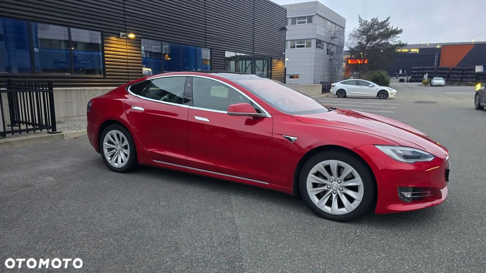 Tesla Model S - 31