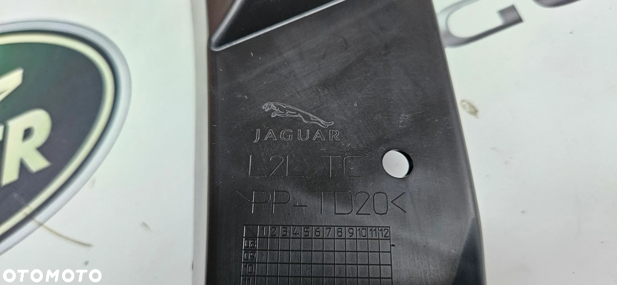 Jaguar XJ 351 LIFT 2015-2019 Ślizg zderzaka przód prawy lub przód lewy Mocowanie zderzaka przedniego pod 4x PDC lub 6x PDC  NOWY - 4