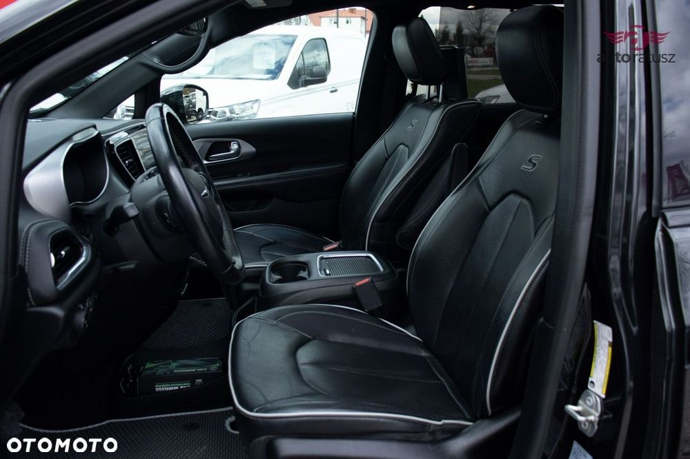 Chrysler Pacifica - 10