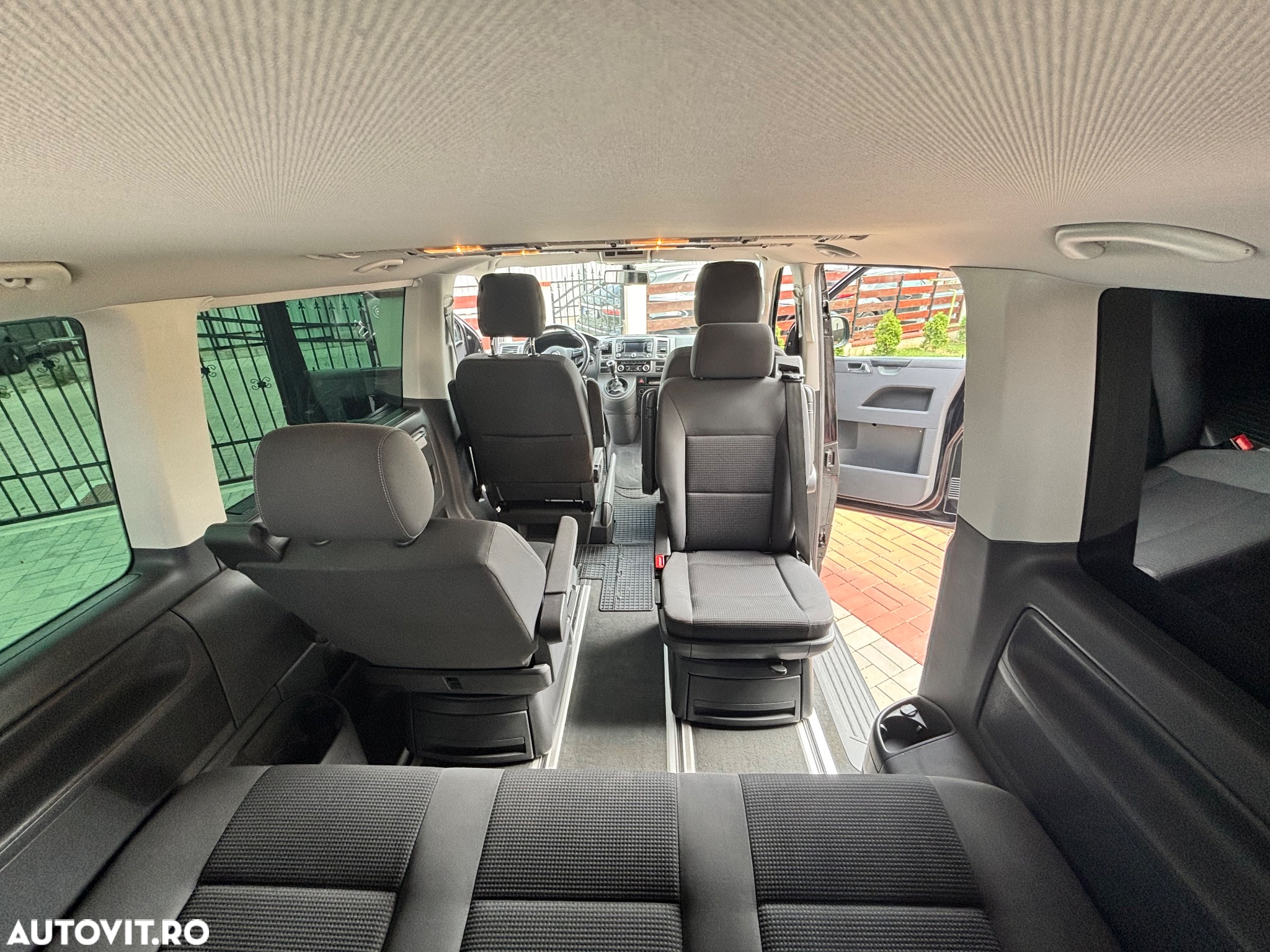 Volkswagen Multivan - 14
