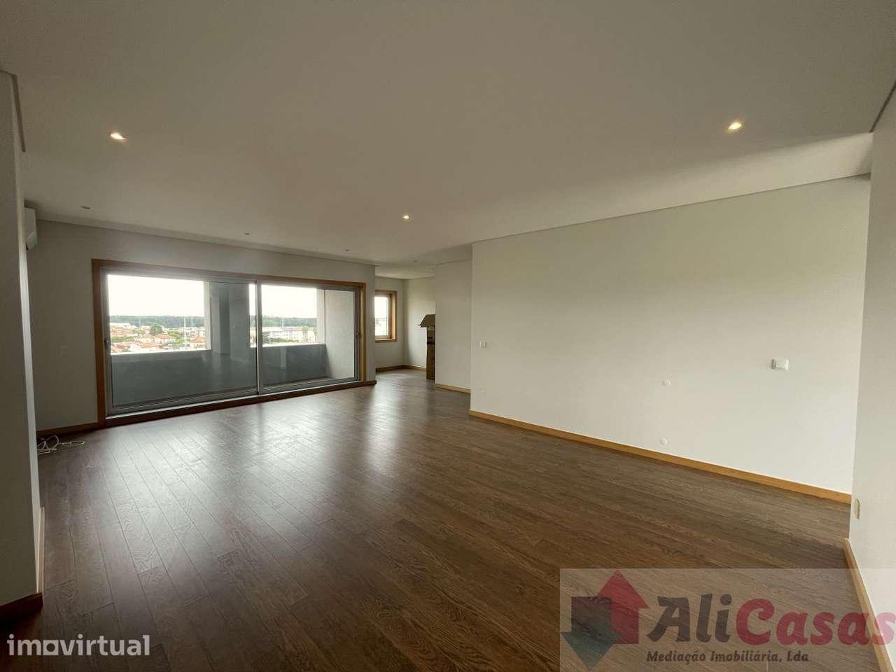 **Penthouse T4 para Aluguer em Localização Privilegiada!** - Grande imagem: 2/39