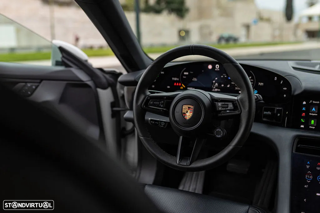 Porsche Taycan Cross Turismo 4 - 21
