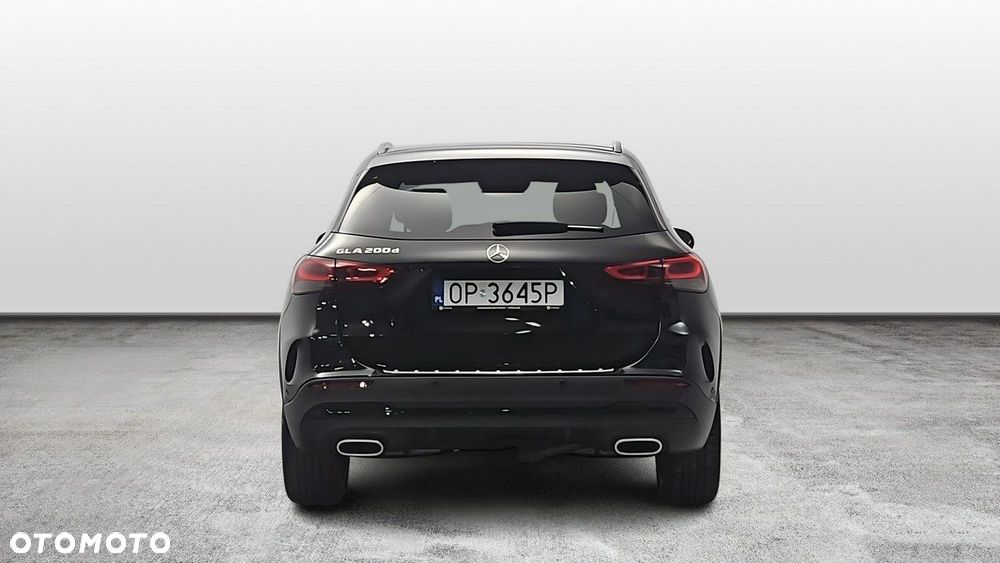 Mercedes-Benz GLA 200 d - 4