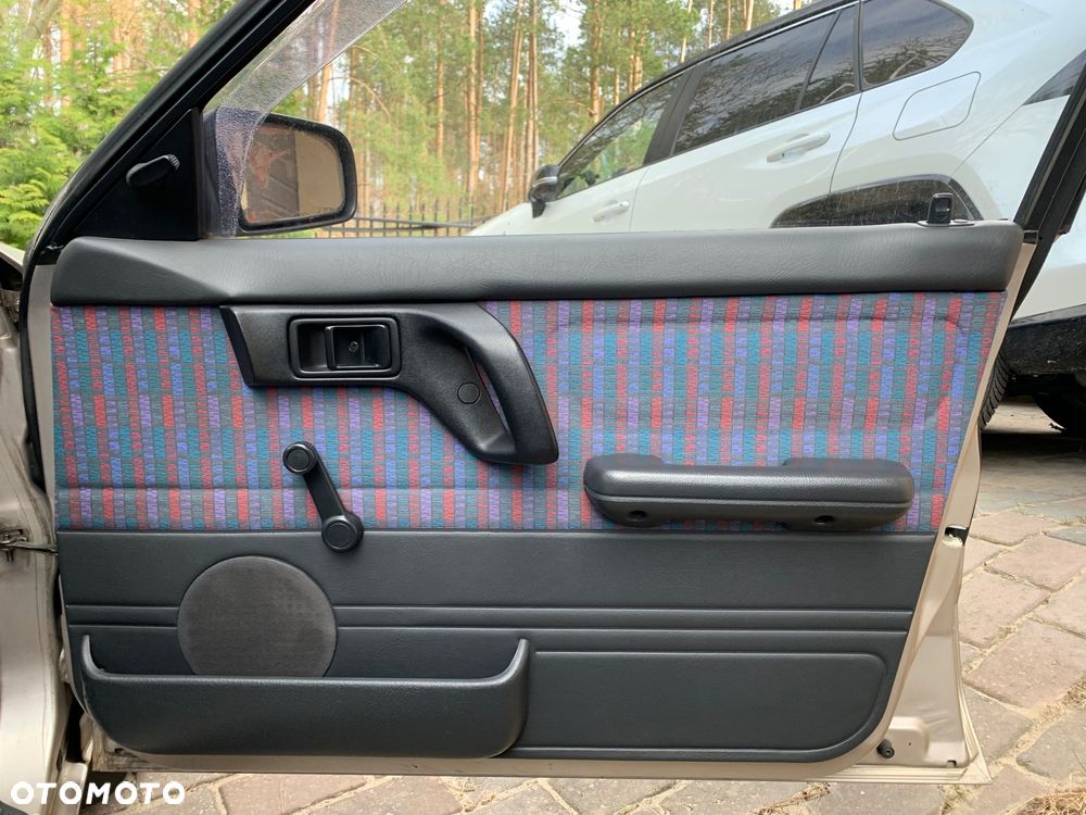 Mazda 323 1.6 GLX - 15