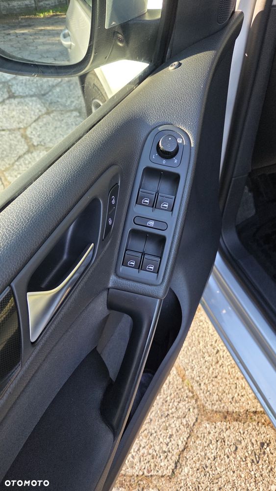 Volkswagen Golf - 5