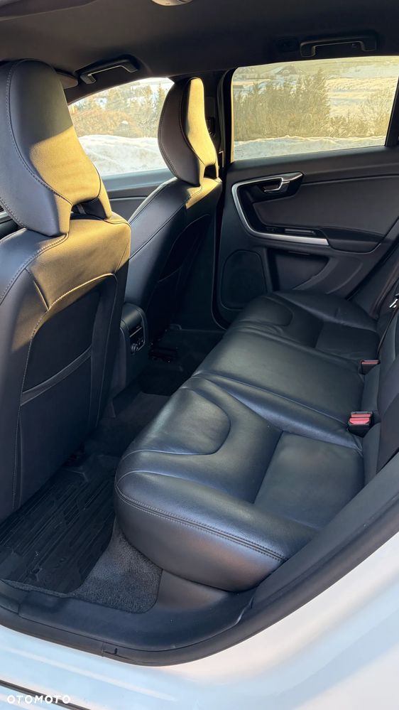 Volvo V60 D4 Summum - 12