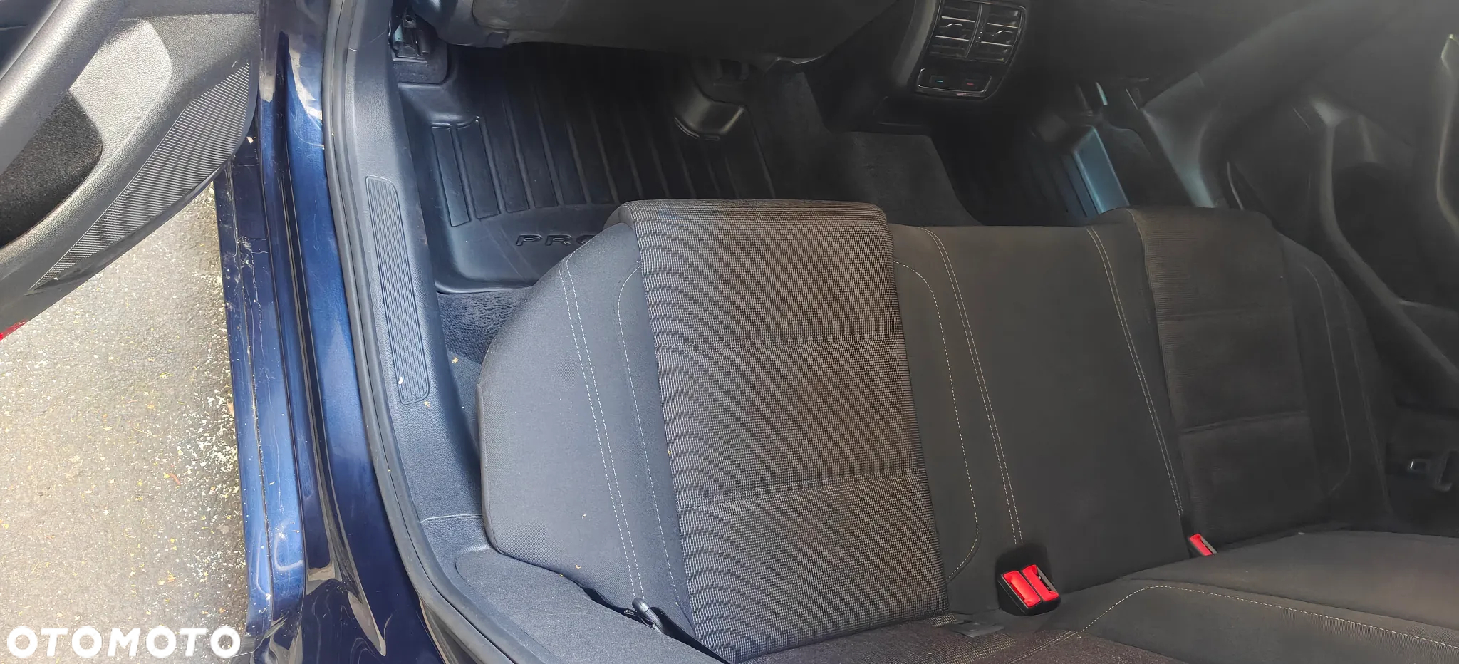 Volkswagen Passat 1.6 TDI BMT Comfortline - 27