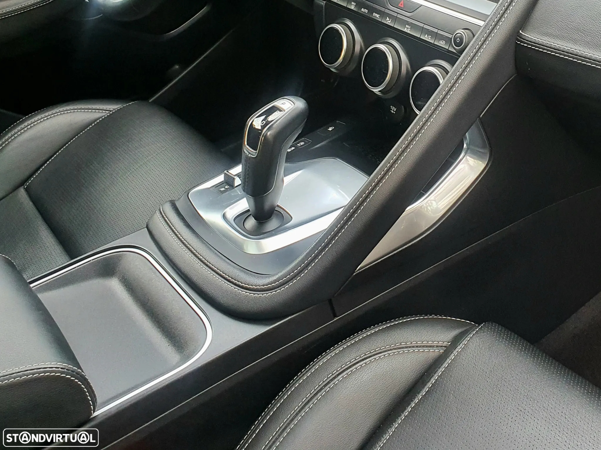 Jaguar E-Pace 2.0 i4D R-Dynamic HSE AWD Aut. - 9