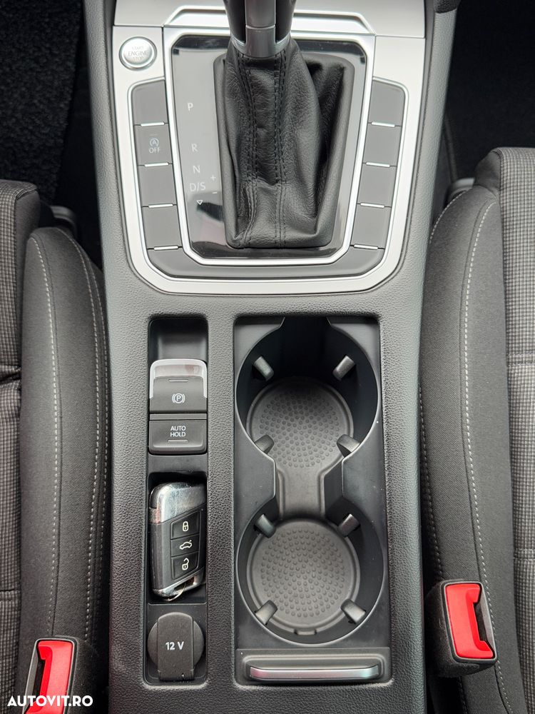 Volkswagen Passat 2.0 TDI DSG (BlueMotion Technology) Comfortline - 29