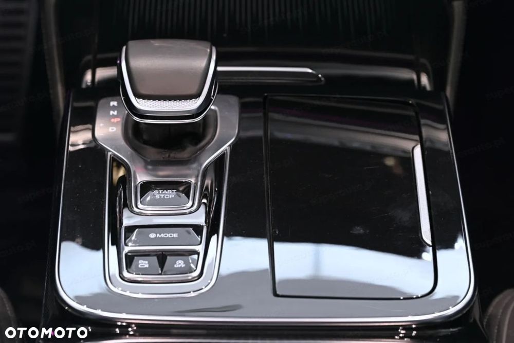 Hongqi H9 - 10