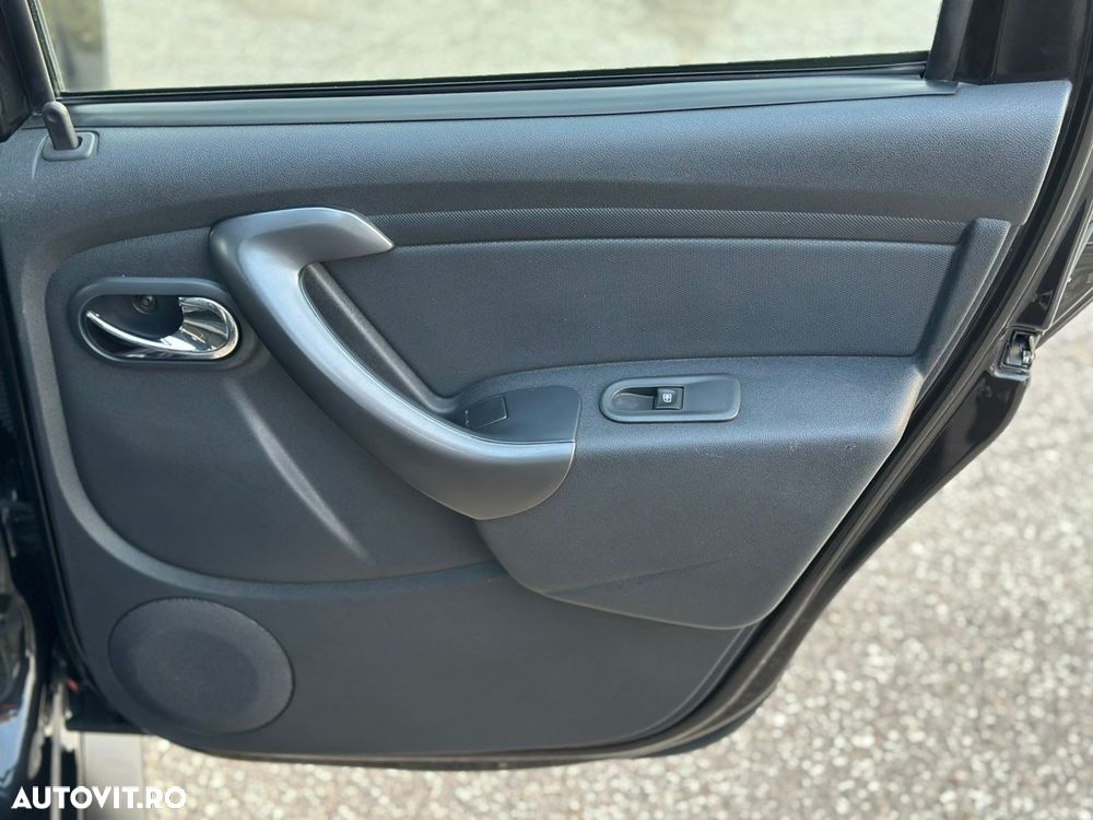 Dacia Duster dCi 110 FAP 4x4 Blackshadow - 35