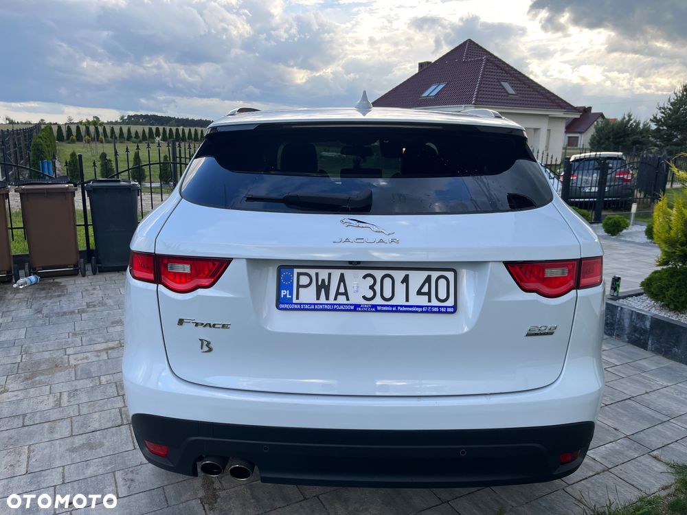 Jaguar F-Pace 20d AWD R-Sport - 12