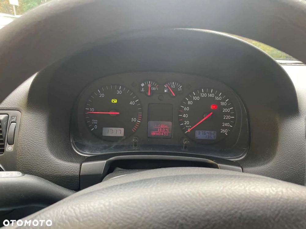 Volkswagen Golf 1.9 TDI Basis Tiptr - 6