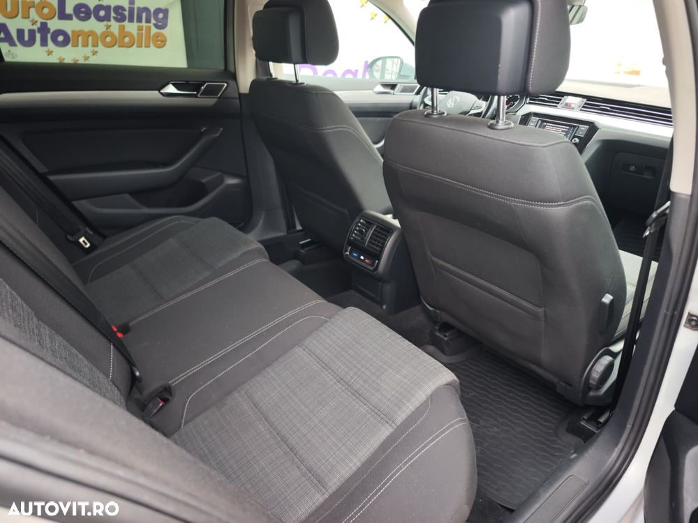 Volkswagen Passat - 12
