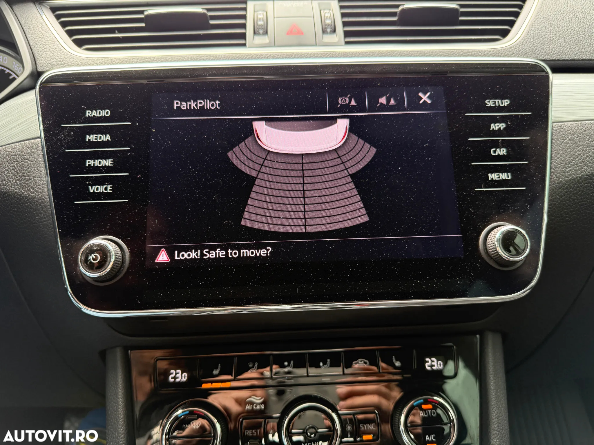 Skoda Superb 2.0 TDI DSG Ambition - 19
