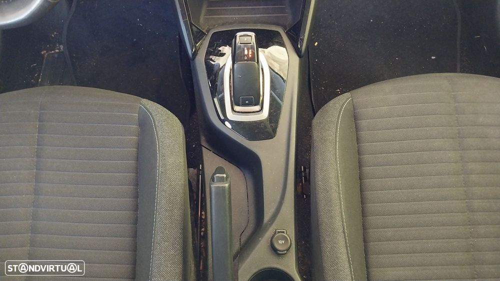 Peugeot 208 1.2 PureTech Allure EAT8 - 17