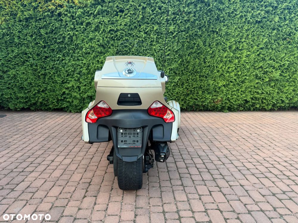 Can-Am Spyder - 6