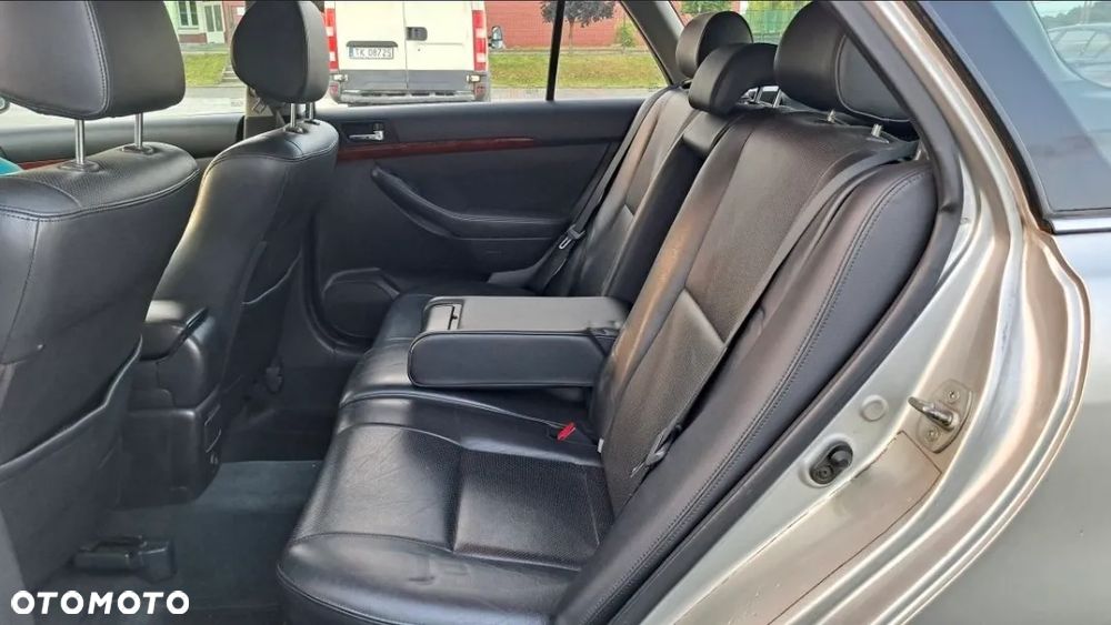 Toyota Avensis 2.0 D-4D - 6
