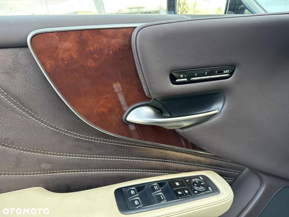 Lexus LS - 20