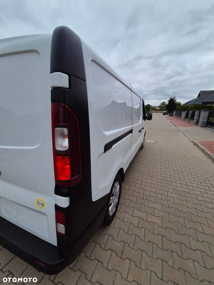 Opel Vivaro 2017r LONG 180tys km webasto super stan - 8