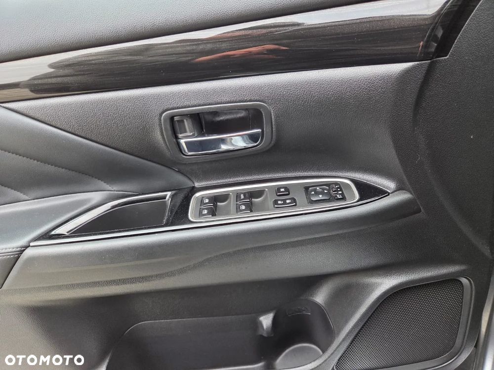 Mitsubishi Outlander 2.0 4WD - 24