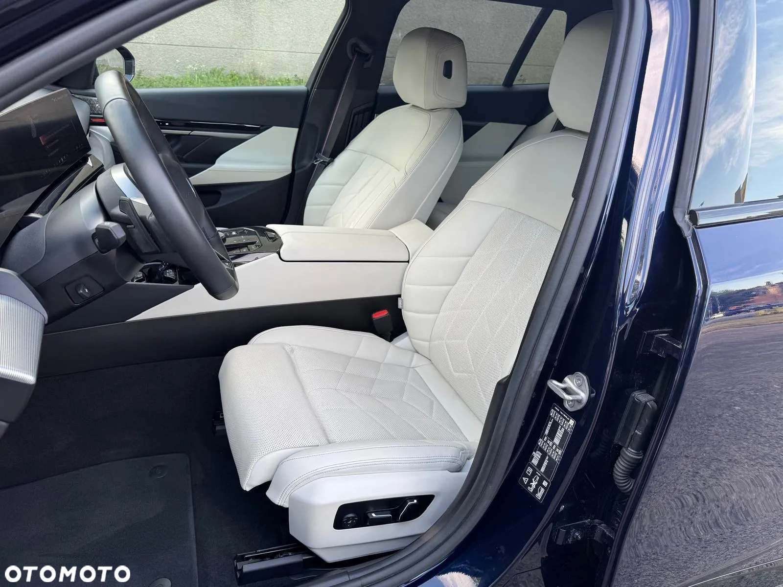 BMW Seria 5 520d xDrive Touring - 11