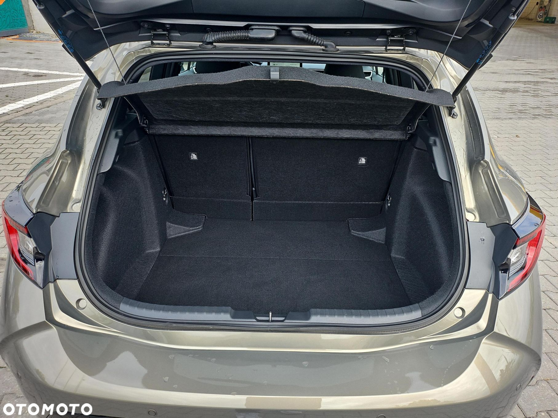 Toyota Corolla 1.8 Hybrid Style - 13