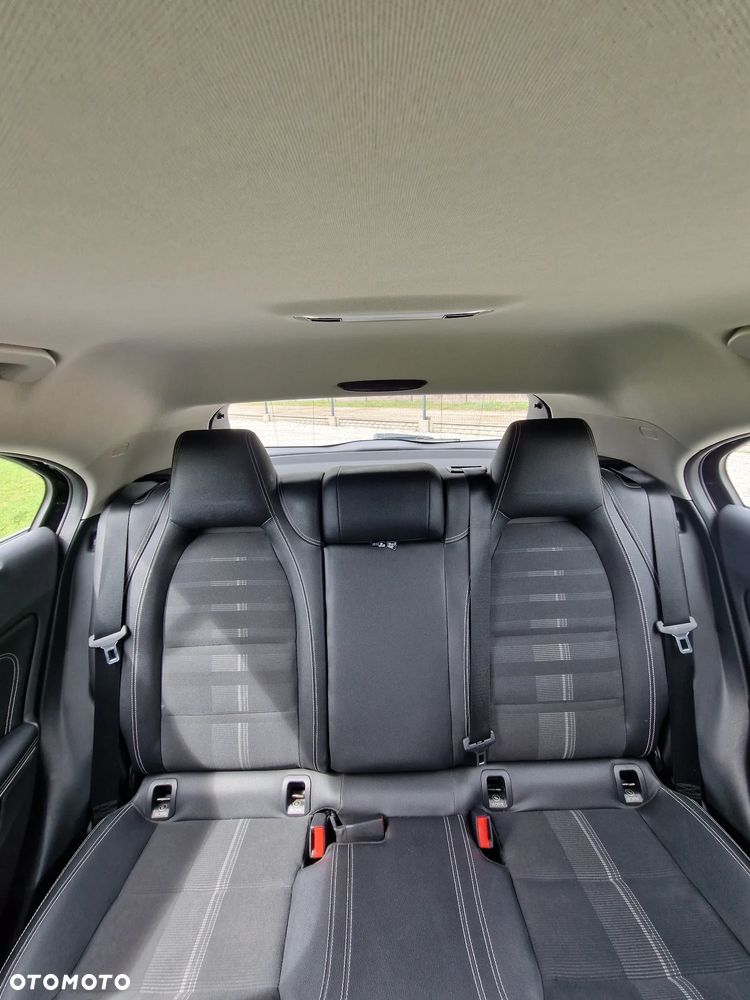 Mercedes-Benz Klasa A 180 (BlueEFFICIENCY) 7G-DCT Urban - 28