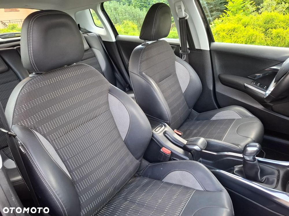 Peugeot 2008 e-HDi FAP 92 STOP & START Allure - 17