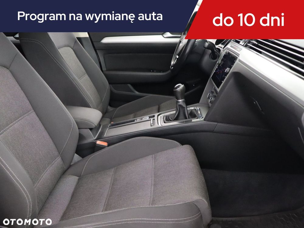 Volkswagen Passat - 11