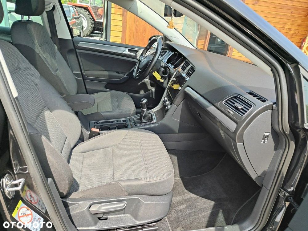 Volkswagen Golf - 22