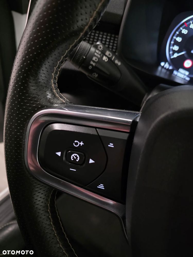 Volvo XC 40 D3 SCR R-Design - 22