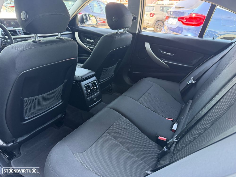 BMW 330 e iPerformance Advantage - 15